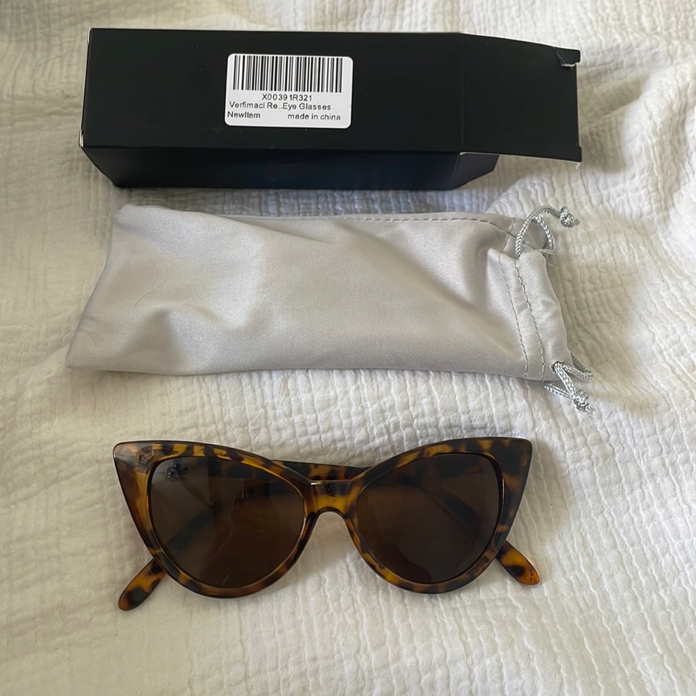 Cat eye tortoise sunglasses